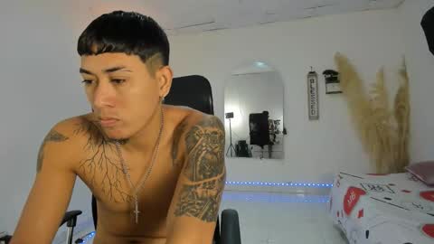 Snapshot of carlitosex09 chatting on 11.20.25 master online show from 11.20.25