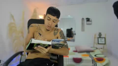 Snapshot of carlitosex09 chatting on 11.23.25 master online show from 11.23.25