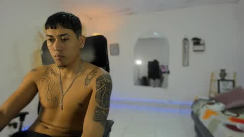 Snapshot of carlitosex09 chatting on 11.24.25 master online show from 11.24.25