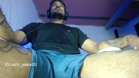Snapshot of carlo_yates27 chatting on 04.12.26 carlo yates thx for help me to reach 100 thumps up online show from 04.12.26
