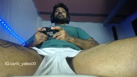Snapshot of carlo_yates27 chatting on 05.09.26 carlo yates thx for help me to reach 100 thumps up online show from 05.09.26