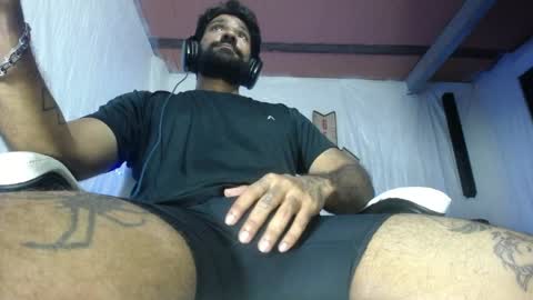 Snapshot of carlo_yates27 chatting on 05.30.26 carlo yates thx for help me to reach 100 thumps up online show from 05.30.26
