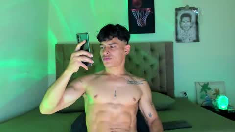 Snapshot of carloshero69 chatting on 11.27.25 carloshero69 online show from 11.27.25