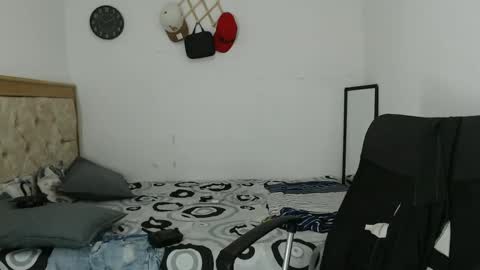 carlossmi01 online show from 10.14.25