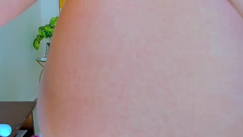 Snapshot of carlota_peach chatting on 01.03.25 Andrea online show from 01.03.25