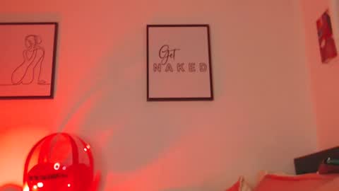 Littlecarly  online show from 02.25.25