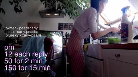 Carly Pearls online show from 03.04.25