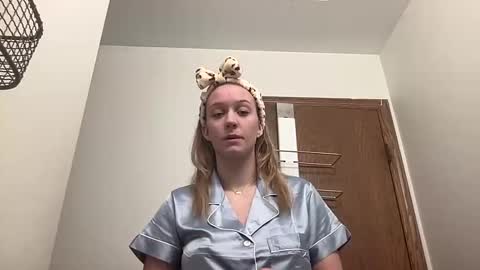carlyy13 online show from 12.25.24