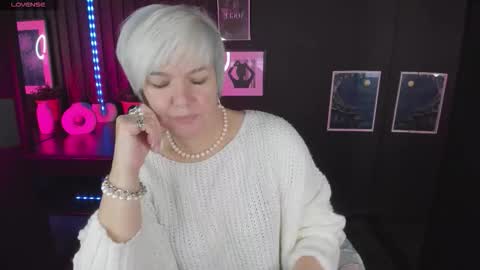 Snapshot of carmensoft chatting on 10.28.25 Carmen online show from 10.28.25