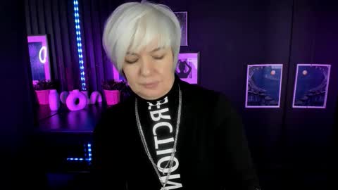 Snapshot of carmensoft chatting on 11.25.25 Carmen online show from 11.25.25