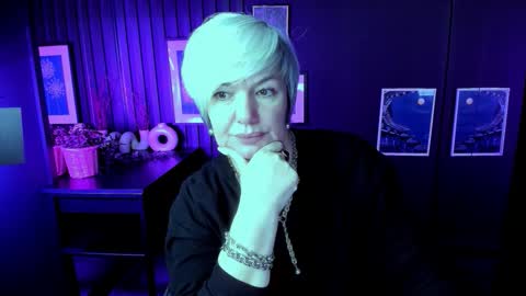 Snapshot of carmensoft chatting on 11.29.25 Carmen online show from 11.29.25