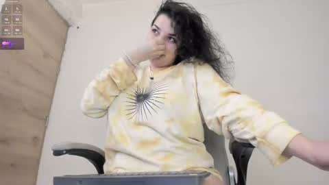 Snapshot of carmesix__ chatting on 12.04.25 carmesix__ online show from 12.04.25