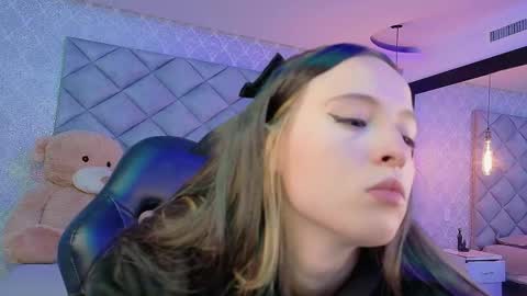 caro_adams1 online show from 11.20.25