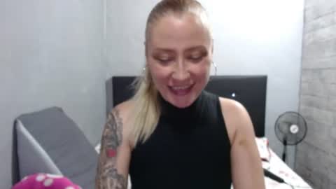 Snapshot of caro_milf_ chatting on 07.29.26 Caro milf online show from 07.29.26