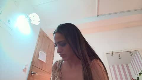 Snapshot of carolina_hernandez22 chatting on 02.05.25 Carolina online show from 02.05.25