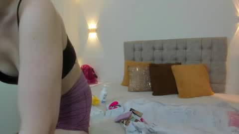 Snapshot of carolina_hernandez22 chatting on 09.23.25 Carolina online show from 09.23.25