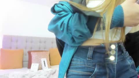 Snapshot of carolina_hernandez22 chatting on 10.02.25 Carolina online show from 10.02.25