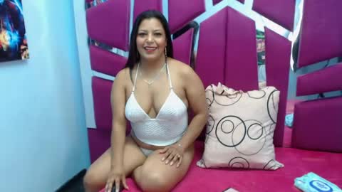 Snapshot of carolina_suarez_ chatting on 04.21.26 carolina suarez online show from 04.21.26