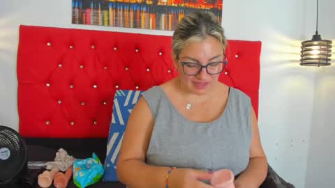 Snapshot of carolinacrus01 chatting on 11.10.25 Carolina online show from 11.10.25