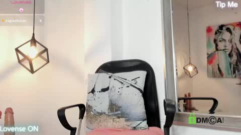 Snapshot of caroline_daring chatting on 04.25.26 caroline daring online show from 04.25.26