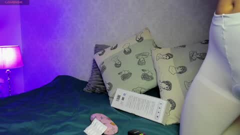 Snapshot of caroline_dh chatting on 03.06.25 Caroline online show from 03.06.25