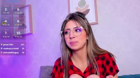 Snapshot of caroline_dh chatting on 03.10.25 Caroline online show from 03.10.25