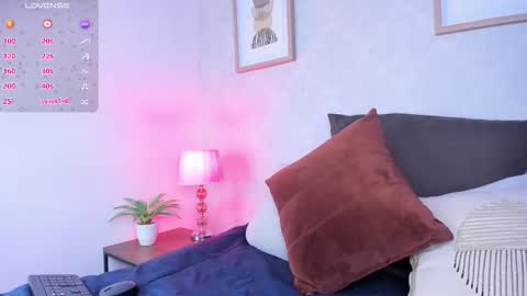 Snapshot of caroline_dh chatting on 09.16.25 Caroline online show from 09.16.25