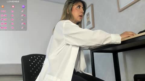 Snapshot of caroline_dh chatting on 09.22.25 Caroline online show from 09.22.25