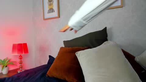 Snapshot of caroline_dh chatting on 10.17.25 Caroline online show from 10.17.25