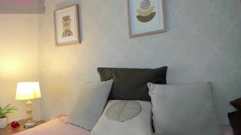 Snapshot of caroline_dh chatting on 10.25.25 Caroline online show from 10.25.25