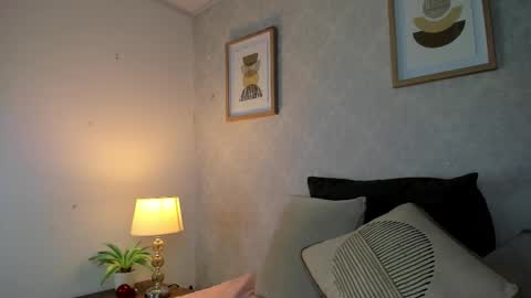 Snapshot of caroline_dh chatting on 11.14.25 Caroline online show from 11.14.25