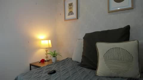 Snapshot of caroline_dh chatting on 11.19.25 Caroline online show from 11.19.25