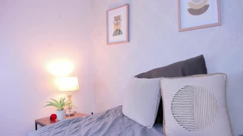 Snapshot of caroline_dh chatting on 11.20.25 Caroline online show from 11.20.25