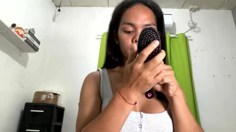 Snapshot of caroline_east chatting on 03.07.26 caroline_east online show from 03.07.26