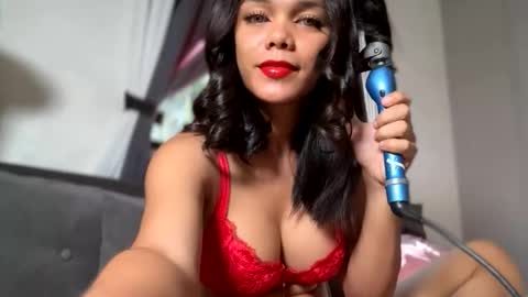 Snapshot of caroline_east chatting on 04.04.26 caroline_east online show from 04.04.26