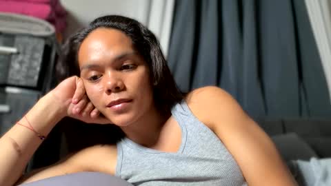 Snapshot of caroline_east chatting on 04.11.26 caroline_east online show from 04.11.26