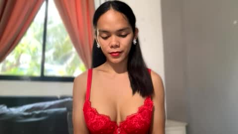 Snapshot of caroline_east chatting on 04.16.26 caroline_east online show from 04.16.26