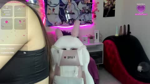 Snapshot of caroline_lenox chatting on 12.05.24 Caroline Lenox online show from 12.05.24