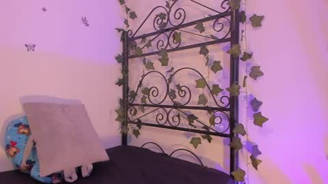 caroline_millerr online show from 04.16.26