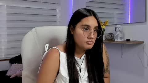 Snapshot of caroline_rodriguez_9 chatting on 04.18.26 caroline_rodriguez_9 online show from 04.18.26