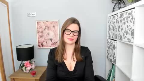 CarolineAmore online show from 02.04.25