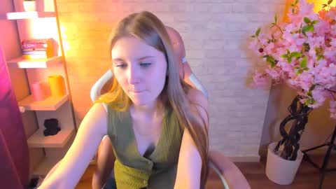 Snapshot of carolinedesire chatting on 02.05.26 Caroline online show from 02.05.26