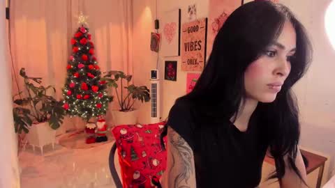 Snapshot of carolinerousev chatting on 12.26.24 carol online show from 12.26.24