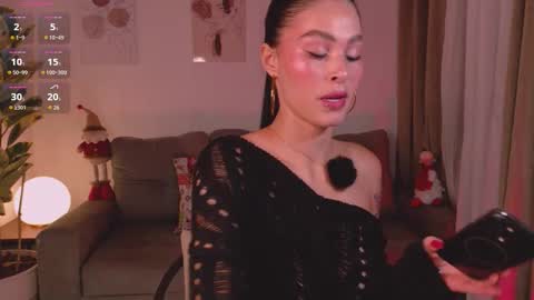 Snapshot of carolinerousev chatting on 12.15.25 carol online show from 12.15.25