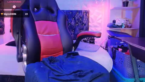 Snapshot of carolinescoth_dl chatting on 01.08.25 Caroline Scoth online show from 01.08.25