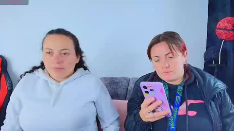 Carolinhe  online show from 10.13.25