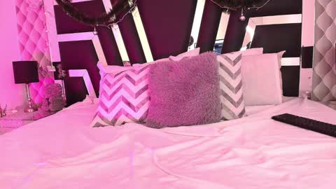 Snapshot of caroo_gomeez chatting on 12.18.24 Caro Gmez online show from 12.18.24