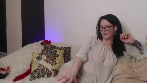 Caroline online show from 04.02.26