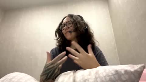 Snapshot of carrollaforte chatting on 11.12.25 Emilia online show from 11.12.25