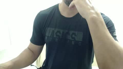 Snapshot of cashmastermuscle77 chatting on 11.14.25 cashmastermuscle77 online show from 11.14.25